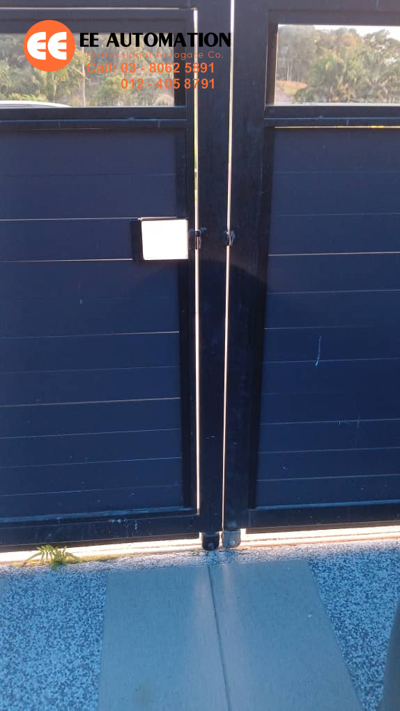 Folding Auto Gate Roller Damaged Seri Kembangan